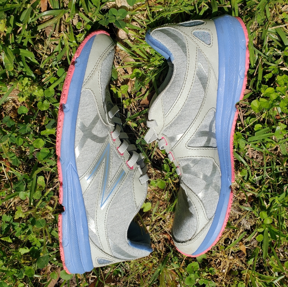 New Balance 636 Running Shoe. Light grey and pink. Size 9. Like New!